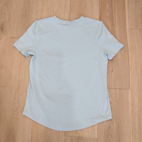 Lululemon Woman's Love Crewneck T-Shirt Sz 6 Light Blue Scoop Hem Short Sleeve - Picture 7 of 8